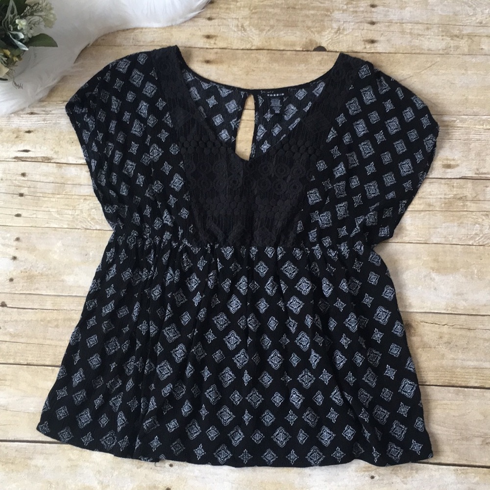Torrid Black Medallion Top Size 00